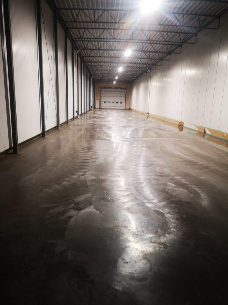 Beautiful gloss finish on a large bay cement floor